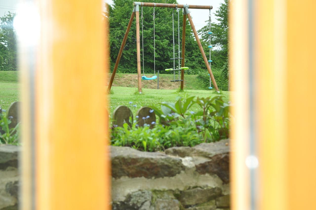 Bed and Breakfast La Ferme De Montaigu Exterior foto